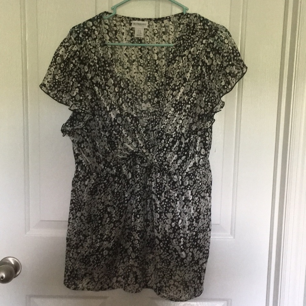 Shirt sleeve maternity shirt